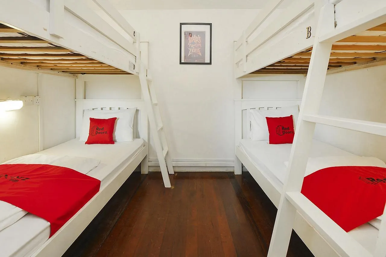 Reddoorz Hostel Near Club Street Singapore